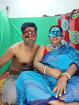 Snapshot of Real_Desi_Couple chatting on 01.15.25 Real Desi Couple online show from 01.15.25