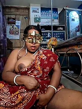 Snapshot of Real_Desi_Couple chatting on 04.01.26 Real Desi Couple online show from 04.01.26