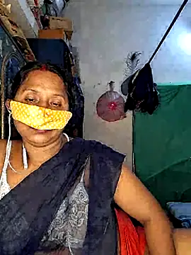 Snapshot of Real_Desi_Couple chatting on 04.14.26 Real Desi Couple online show from 04.14.26