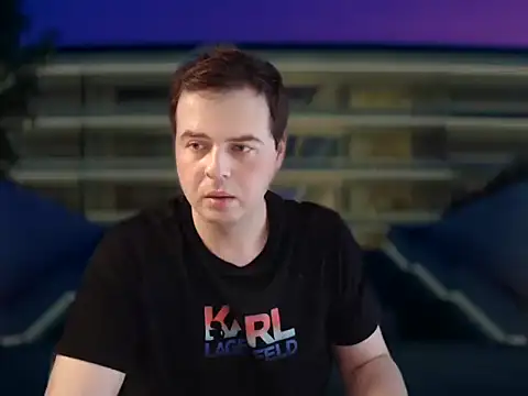 Snapshot of CuteMan33 chatting on 11.30.25 CuteMan33 online show from 11.30.25