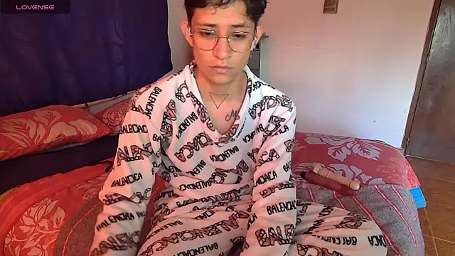 Snapshot of Sweet_c4mer0n chatting on 10.18.25 Sweet c4mer0n online show from 10.18.25