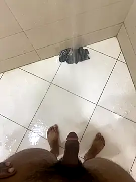 Snapshot of Lahcene chatting on 10.13.25 Lahcene online show from 10.13.25