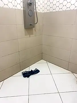 Snapshot of Lahcene chatting on 10.31.25 Lahcene online show from 10.31.25