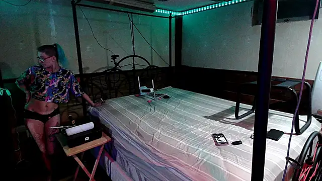 Snapshot of Stonermama666420 chatting on 10.16.25 Stonermama666420 online show from 10.16.25