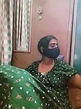 Snapshot of sweety_telugu_couple2027 chatting on 02.05.25 sweety telugu couple2027 online show from 02.05.25