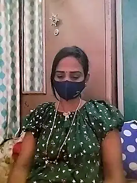 Snapshot of sweety_telugu_couple2027 chatting on 02.08.25 sweety telugu couple2027 online show from 02.08.25