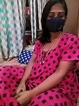 Snapshot of sweety_telugu_couple2027 chatting on 02.15.25 sweety telugu couple2027 online show from 02.15.25