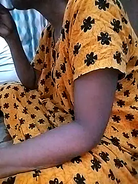 Snapshot of sweety_telugu_couple2027 chatting on 02.17.25 sweety telugu couple2027 online show from 02.17.25