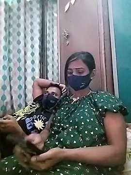 Snapshot of sweety_telugu_couple2027 chatting on 02.18.25 sweety telugu couple2027 online show from 02.18.25