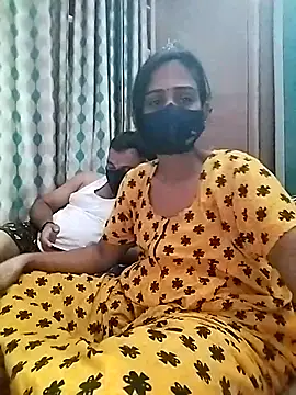 Snapshot of sweety_telugu_couple2027 chatting on 02.23.25 sweety telugu couple2027 online show from 02.23.25