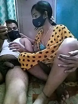 Snapshot of sweety_telugu_couple2027 chatting on 03.08.25 sweety telugu couple2027 online show from 03.08.25