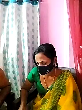 Snapshot of sweety_telugu_couple2027 chatting on 03.14.25 sweety telugu couple2027 online show from 03.14.25