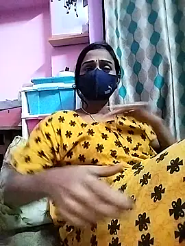 Snapshot of sweety_telugu_couple2027 chatting on 03.14.25 sweety telugu couple2027 online show from 03.14.25