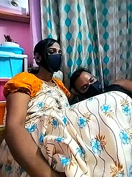 Snapshot of sweety_telugu_couple2027 chatting on 03.17.25 sweety telugu couple2027 online show from 03.17.25