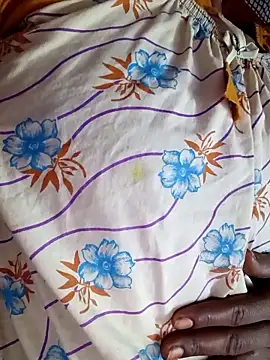 Snapshot of sweety_telugu_couple2027 chatting on 09.21.25 sweety telugu couple2027 online show from 09.21.25