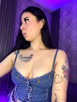 Snapshot of Zoee_t chatting on 11.14.25 Zoee t online show from 11.14.25