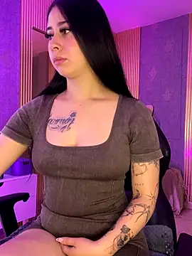 Snapshot of Zoee_t chatting on 11.16.25 Zoee t online show from 11.16.25