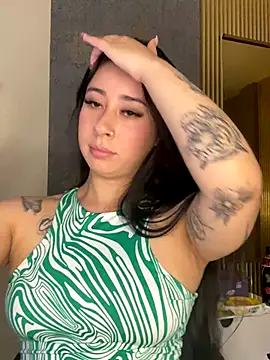 Snapshot of Zoee_t chatting on 11.22.25 Zoee t online show from 11.22.25