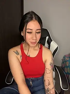 Snapshot of Zoee_t chatting on 12.05.25 Zoee t online show from 12.05.25