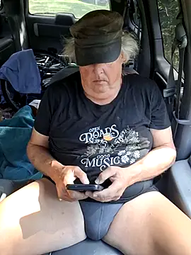 Snapshot of Bus310A chatting on 10.07.25 Bus310A online show from 10.07.25