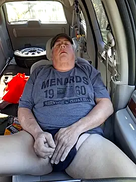 Snapshot of Bus310A chatting on 11.05.25 Bus310A online show from 11.05.25