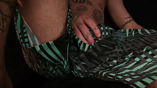 Snapshot of Junihn0 chatting on 12.22.24 Junihn0 online show from 12.22.24