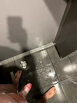 Snapshot of Loco42- chatting on 10.04.25 Loco42- online show from 10.04.25