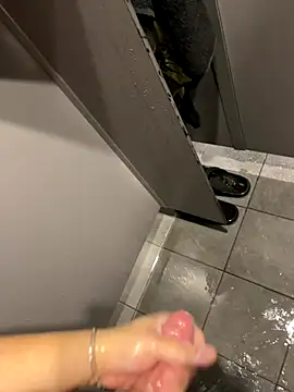 Snapshot of Loco42- chatting on 10.12.25 Loco42- online show from 10.12.25