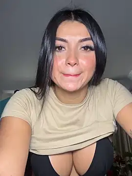 Snapshot of SofiDavid chatting on 12.15.25 SofiDavid online show from 12.15.25