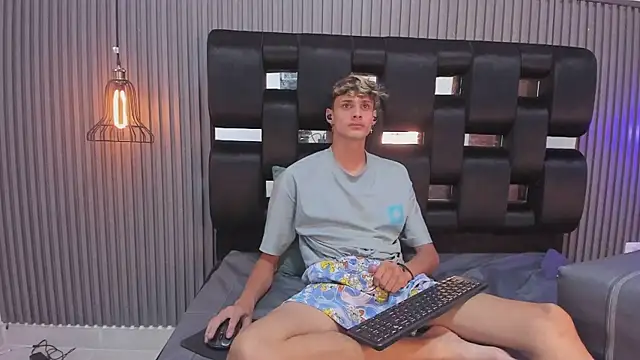 Alex Strip  online show from 01.04.25