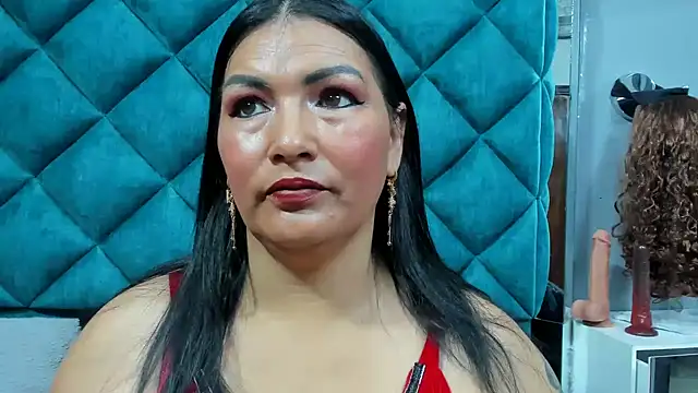 PENELOPELEWISs online show from 11.04.25