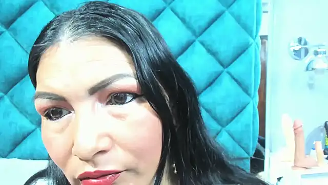 PENELOPELEWISs online show from 11.20.25