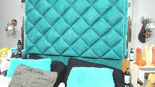 PENELOPELEWISs online show from 05.17.26