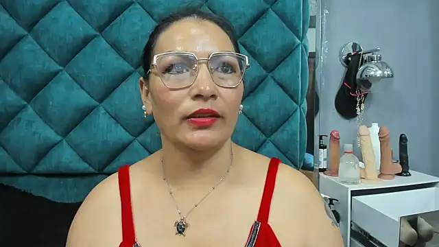 PENELOPELEWISs online show from 05.18.26