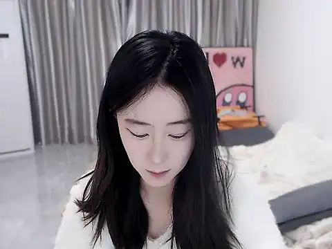 Snapshot of LOLO-yaya chatting on 12.15.24 LOLO-yaya online show from 12.15.24