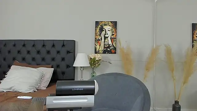 Snapshot of Robin_Rief chatting on 01.31.25 Robin Rief online show from 01.31.25