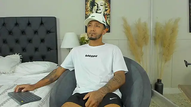 Snapshot of Robin_Rief chatting on 02.12.25 Robin Rief online show from 02.12.25