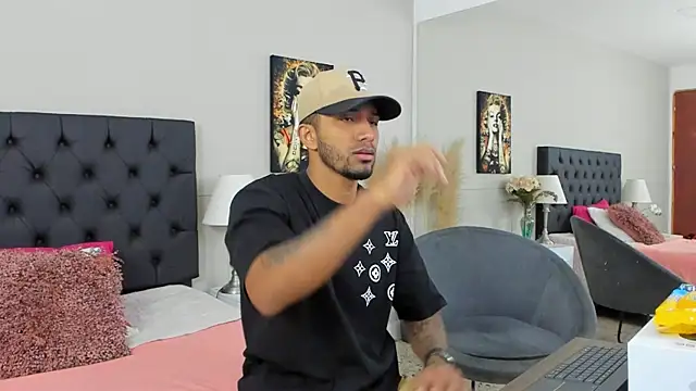 Snapshot of Robin_Rief chatting on 03.06.25 Robin Rief online show from 03.06.25