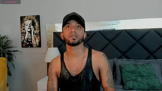 Snapshot of Robin_Rief chatting on 11.12.25 Robin Rief online show from 11.12.25