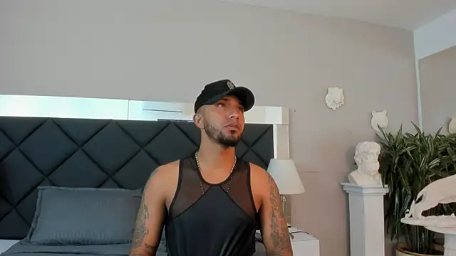 Snapshot of Robin_Rief chatting on 11.18.25 Robin Rief online show from 11.18.25