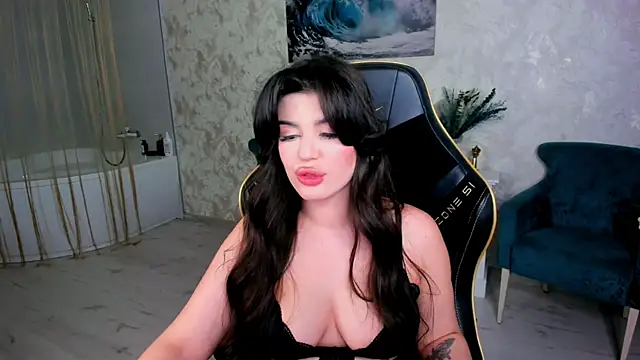 Snapshot of AlluringAriel chatting on 05.19.26 AlluringAriel online show from 05.19.26