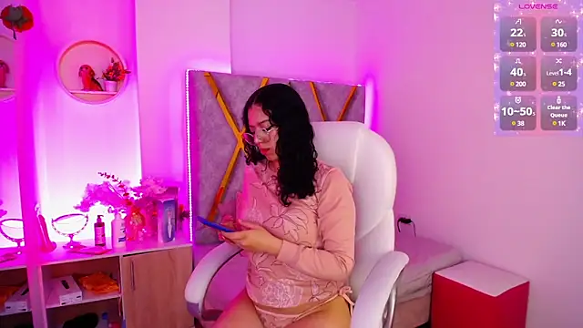 Snapshot of Aurora_Brownn chatting on 01.28.25 Aurora Brownn online show from 01.28.25