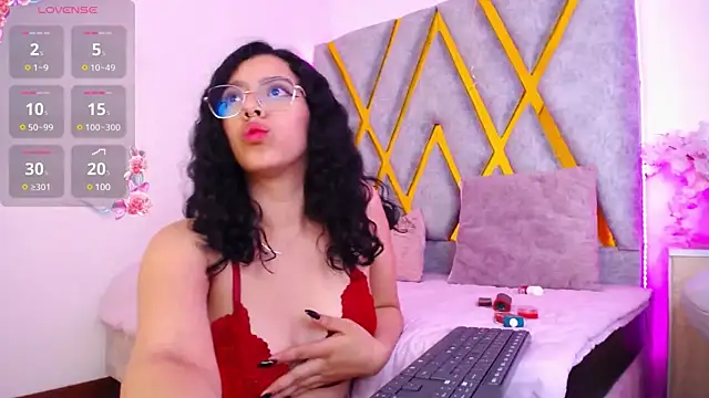 Snapshot of Aurora_Brownn chatting on 03.06.25 Aurora Brownn online show from 03.06.25
