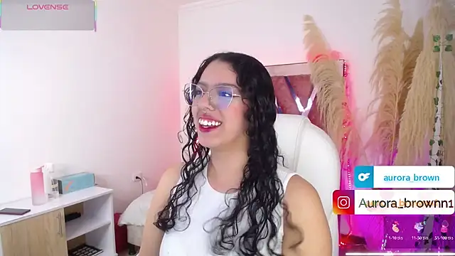 Snapshot of Aurora_Brownn chatting on 09.17.25 Aurora Brownn online show from 09.17.25