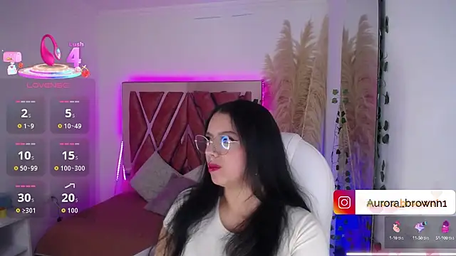 Snapshot of Aurora_Brownn chatting on 10.15.25 Aurora Brownn online show from 10.15.25