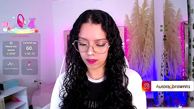 Snapshot of Aurora_Brownn chatting on 10.21.25 Aurora Brownn online show from 10.21.25