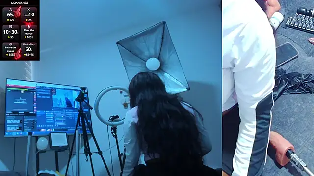 Snapshot of mia-brit chatting on 02.05.25 mia-brit online show from 02.05.25