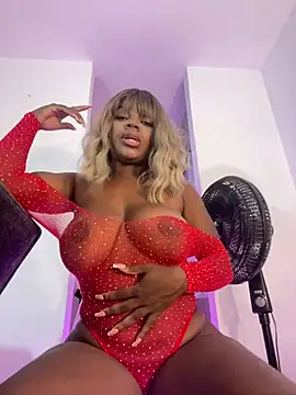 Snapshot of mia-brit chatting on 03.11.25 mia-brit online show from 03.11.25