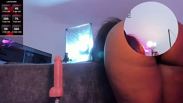 Snapshot of mia-brit chatting on 03.18.25 mia-brit online show from 03.18.25