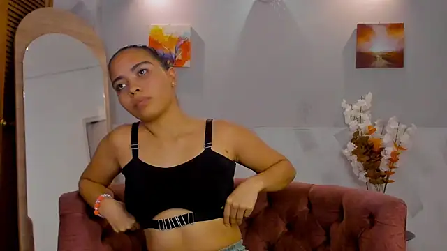 Snapshot of La_Maez chatting on 12.11.24 La Maez online show from 12.11.24